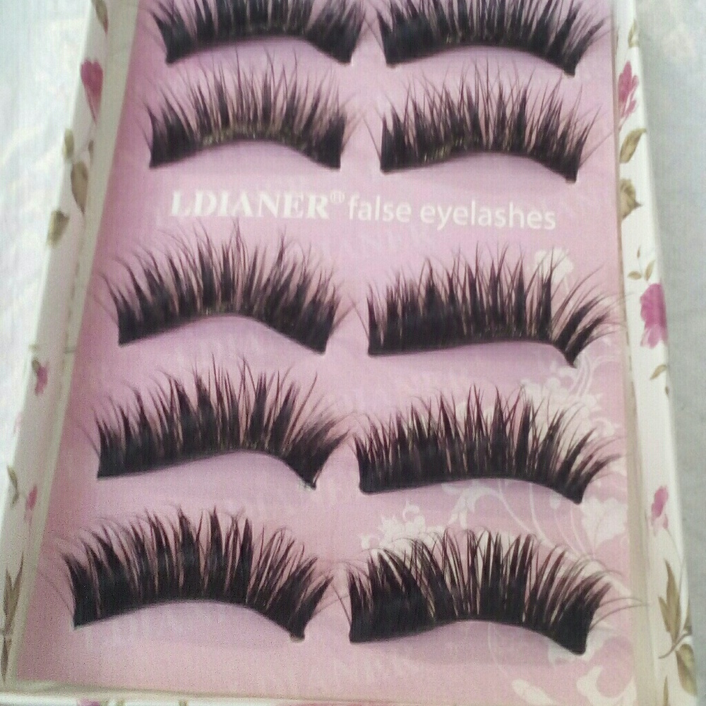 False eyelashes